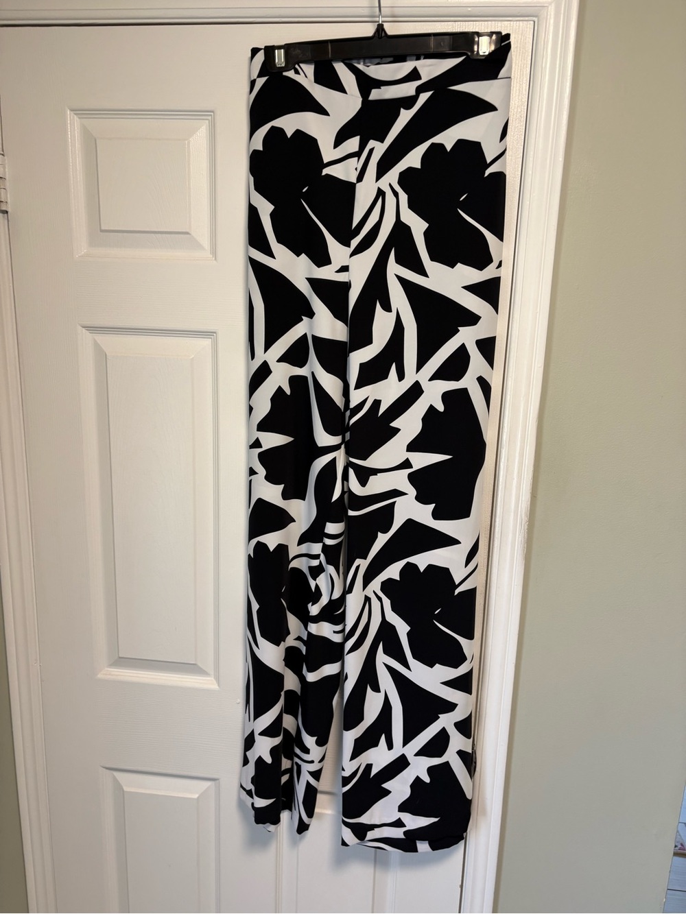 Joseph Ribkoff Black and White Floral Wide-Leg Pants